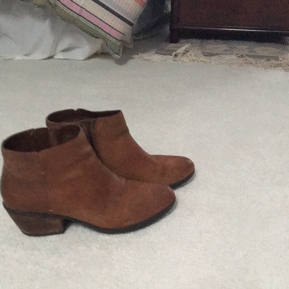 Clark’s Ran Nubuck Booties